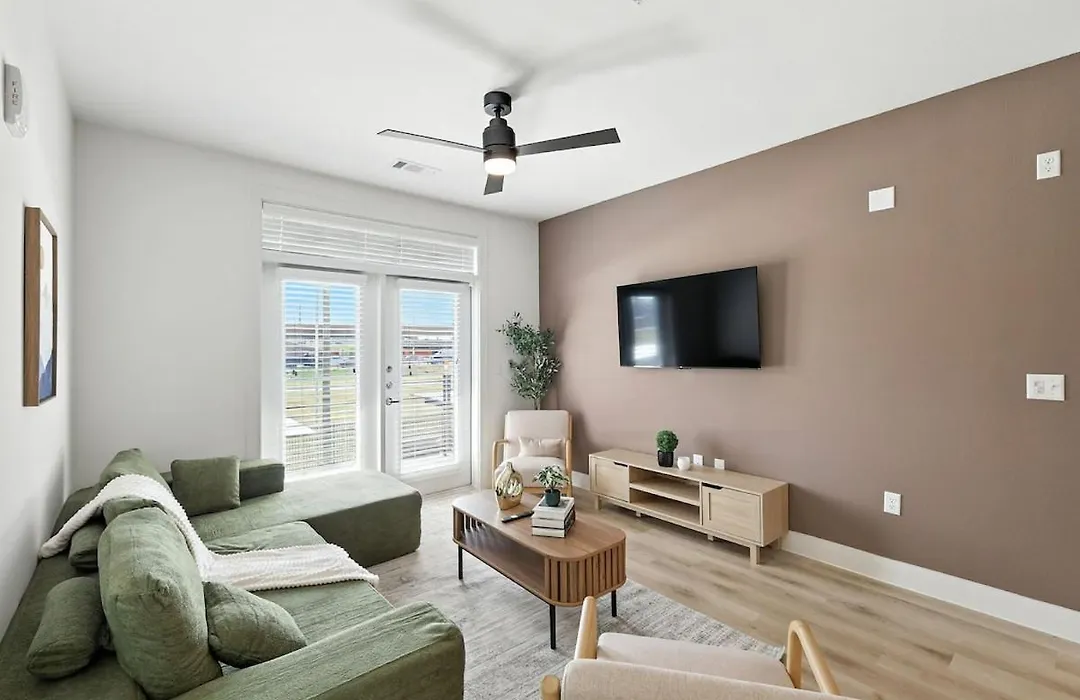 95 Luxury 2B2B Condo Dt Fort Worth, Resort Style Pool & Gym, Golf Simulator, 7M To Dickies Stadium, 15M To At&T Stadium