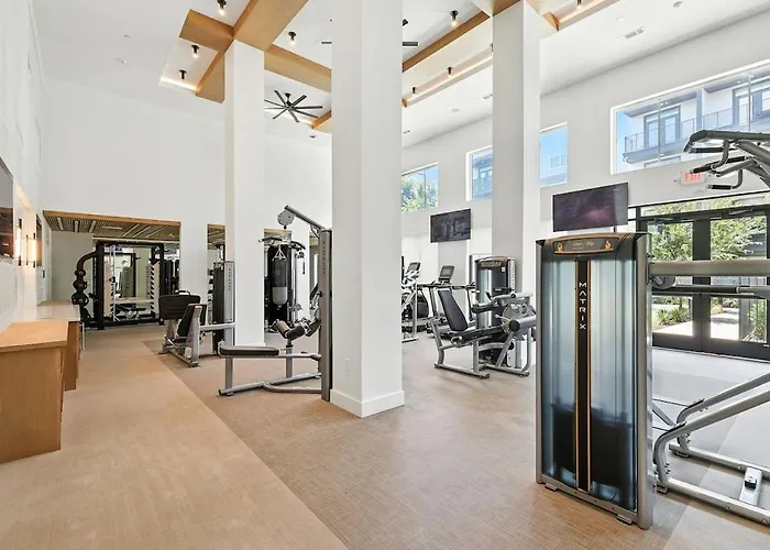 Apartamento 95 Luxury 2b2b Dt Worth, Style Pool & Gym, Golf Simulator, 7m To Dickies Stadium, 15m To At&t Stadium *