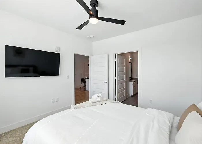 Apartamento 95 Luxury 2b2b Dt Worth, Style Pool & Gym, Golf Simulator, 7m To Dickies Stadium, 15m To At&t Stadium