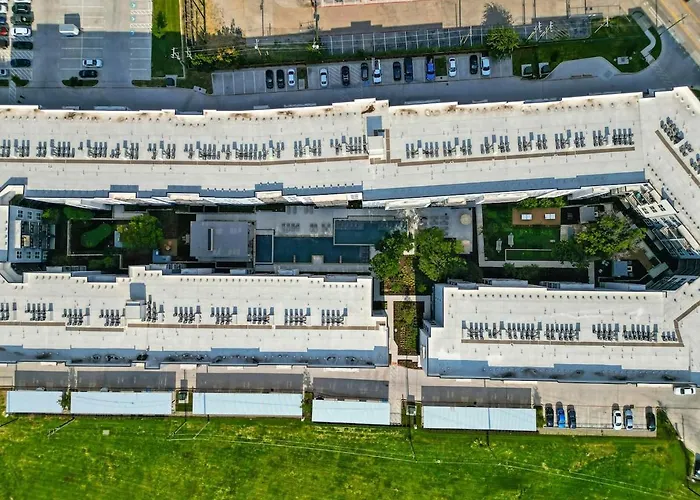 95 Luxury 2b2b Dt Worth, Style Pool & Gym, Golf Simulator, 7m To Dickies Stadium, 15m To At&t Stadium Apartamento