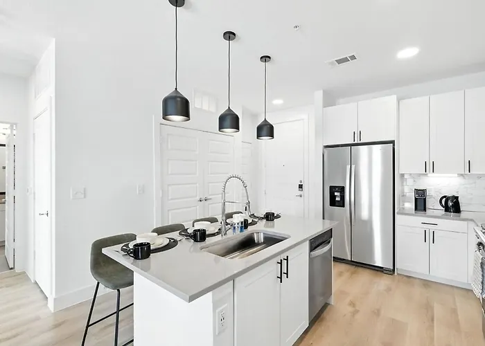 Apartamento 95 Luxury 2b2b Dt Worth, Style Pool & Gym, Golf Simulator, 7m To Dickies Stadium, 15m To At&t Stadium