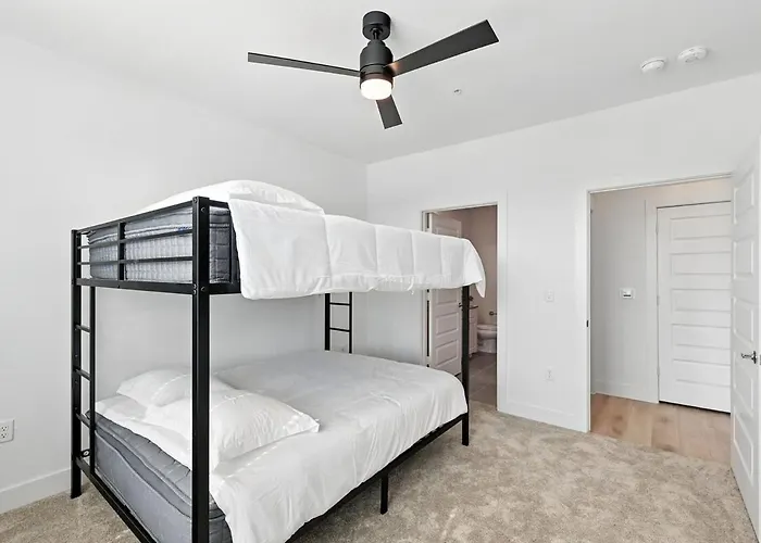95 Luxury 2b2b Dt Worth, Style Pool & Gym, Golf Simulator, 7m To Dickies Stadium, 15m To At&t Stadium *