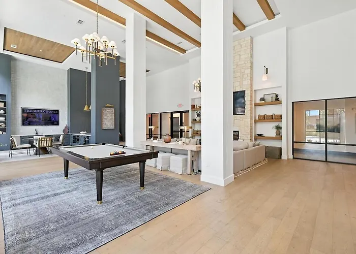 Apartamento 95 Luxury 2b2b Dt Worth, Style Pool & Gym, Golf Simulator, 7m To Dickies Stadium, 15m To At&t Stadium