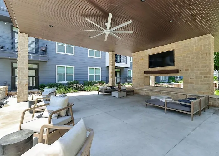 95 Luxury 2b2b Dt Worth, Style Pool & Gym, Golf Simulator, 7m To Dickies Stadium, 15m To At&t Stadium Fort Worth