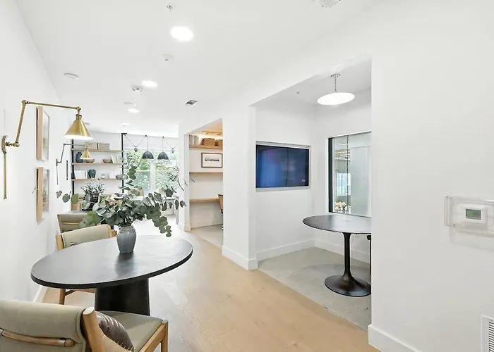 Apartamento 95 Luxury 2b2b Dt Worth, Style Pool & Gym, Golf Simulator, 7m To Dickies Stadium, 15m To At&t Stadium Fort Worth