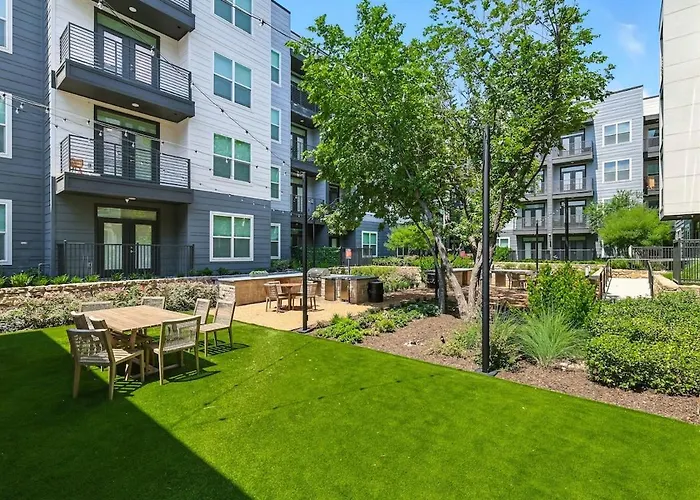 Apartamento 95 Luxury 2b2b Dt Worth, Style Pool & Gym, Golf Simulator, 7m To Dickies Stadium, 15m To At&t Stadium *