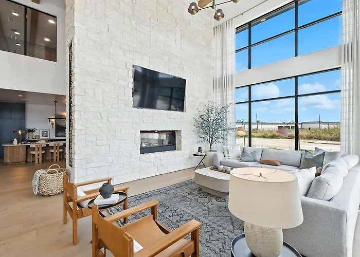 95 Luxury 2b2b Dt Worth, Style Pool & Gym, Golf Simulator, 7m To Dickies Stadium, 15m To At&t Stadium *